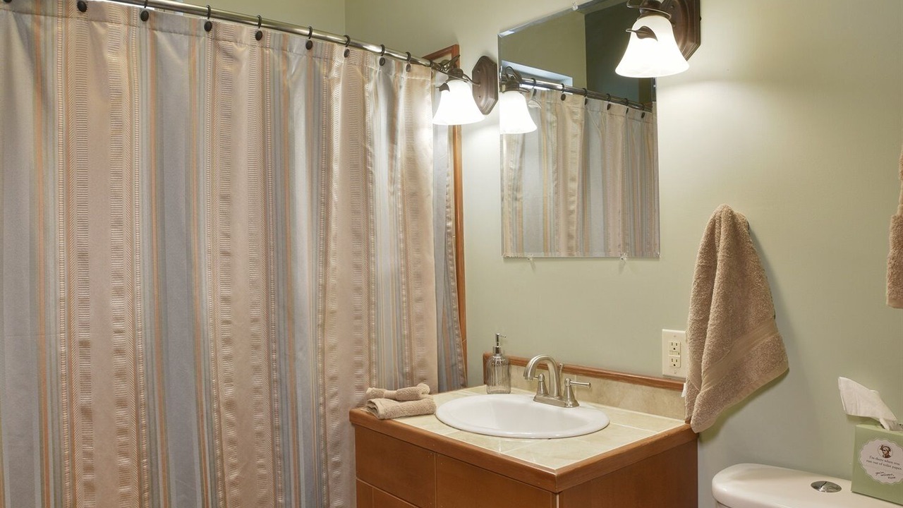 Photo of Bathroom in Dunsmuir
