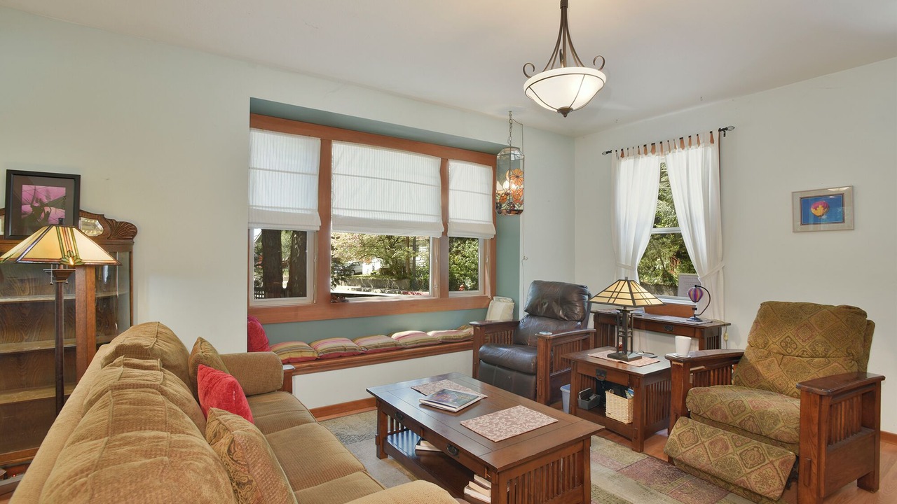 Photo of Livingroom in Dunsmuir