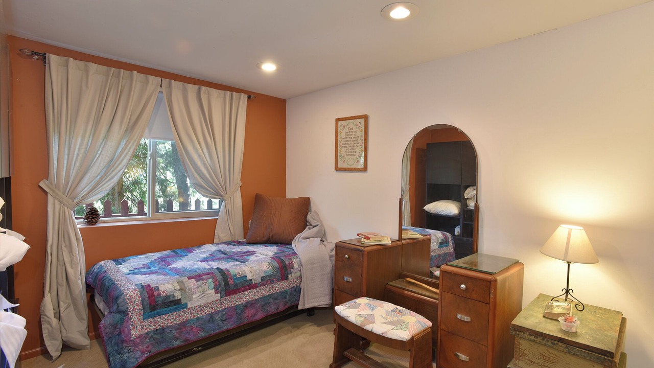 Photo of Bedroom in Dunsmuir