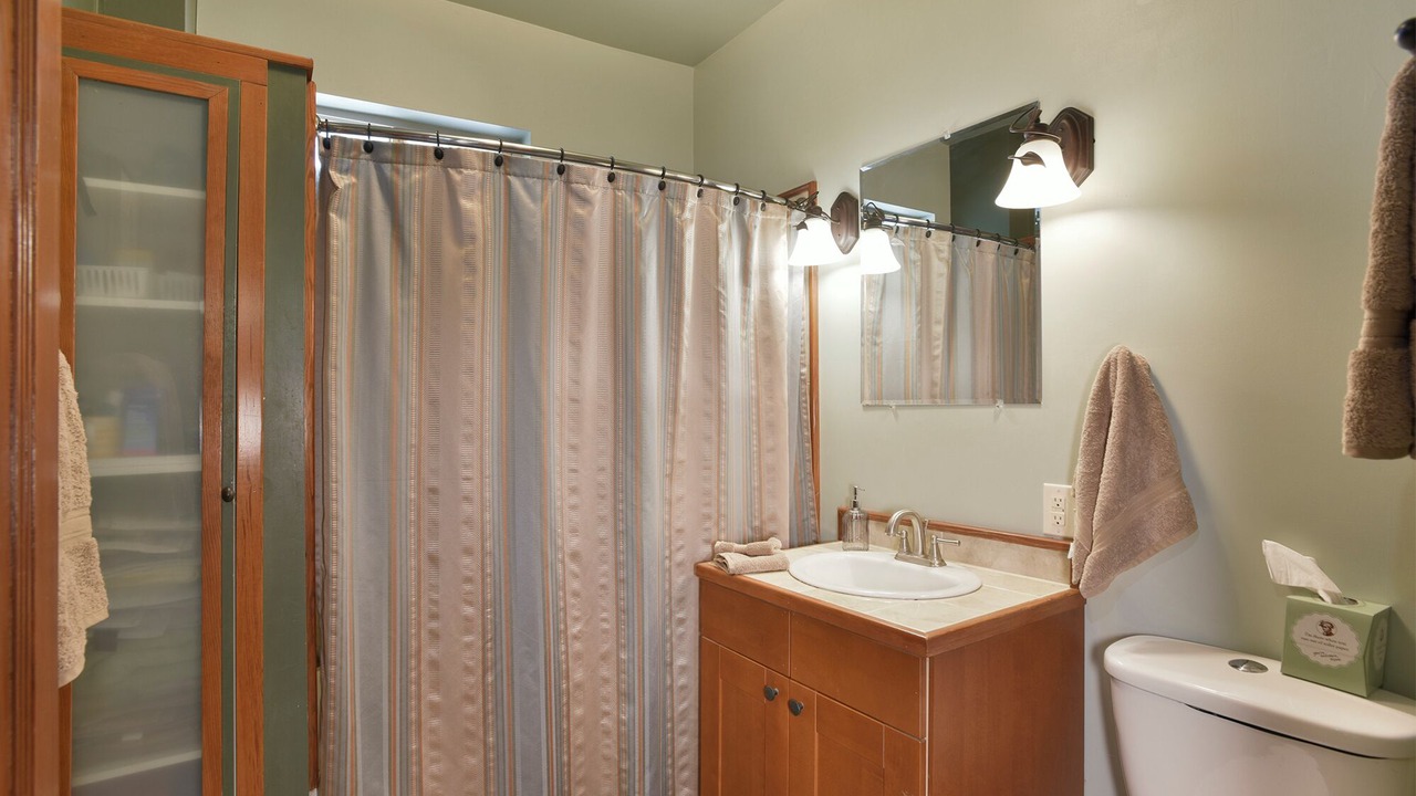 Photo of Bathroom in Dunsmuir