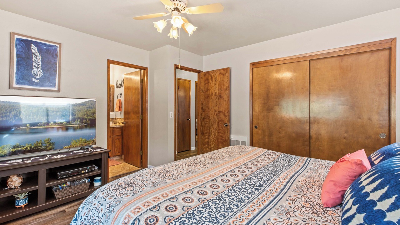 Photo of Bedroom in Groveland