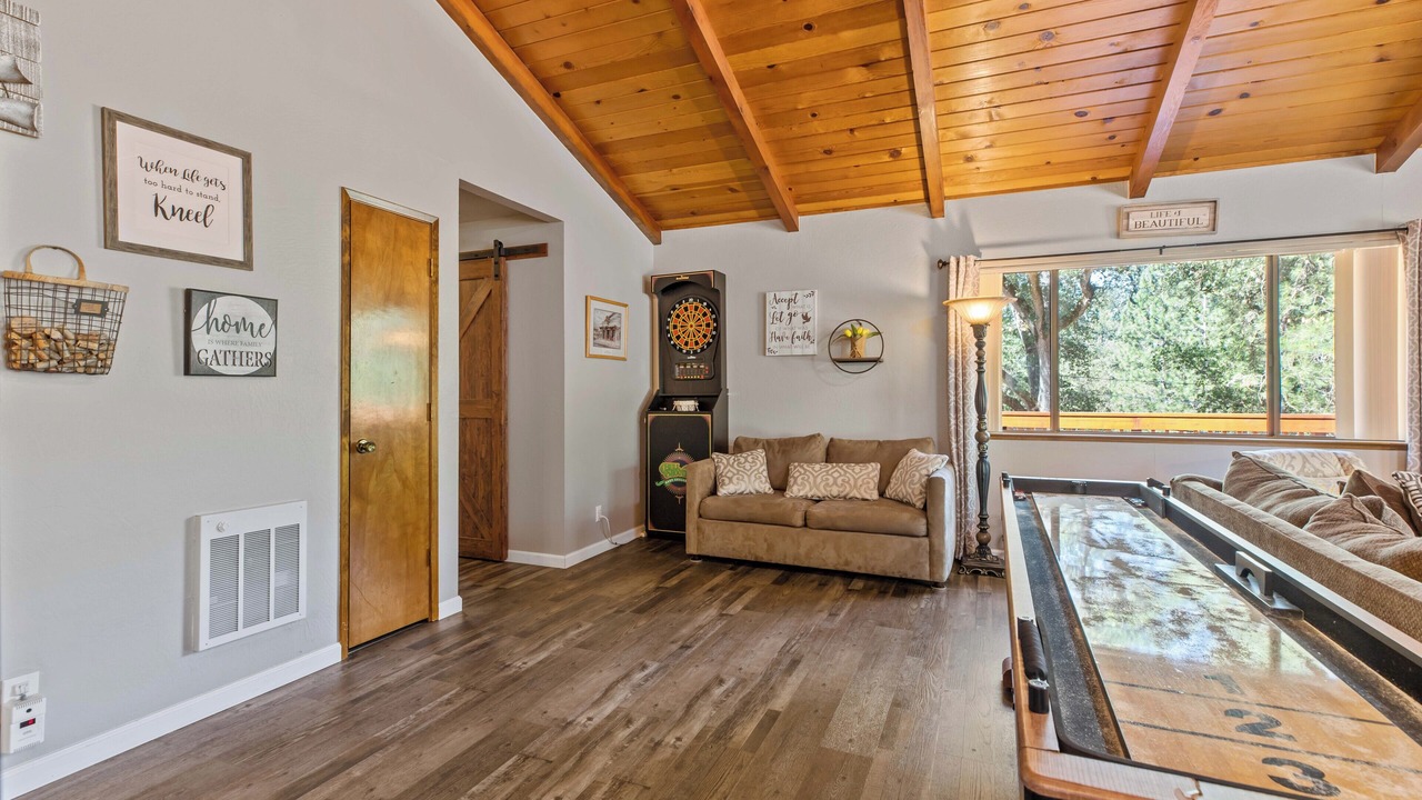Photo of Bedroom in Groveland