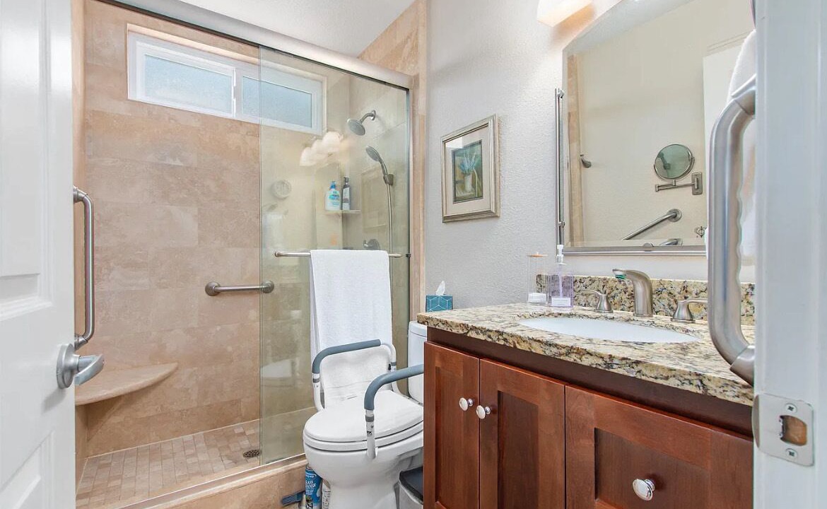Photo of Bathroom in Vista