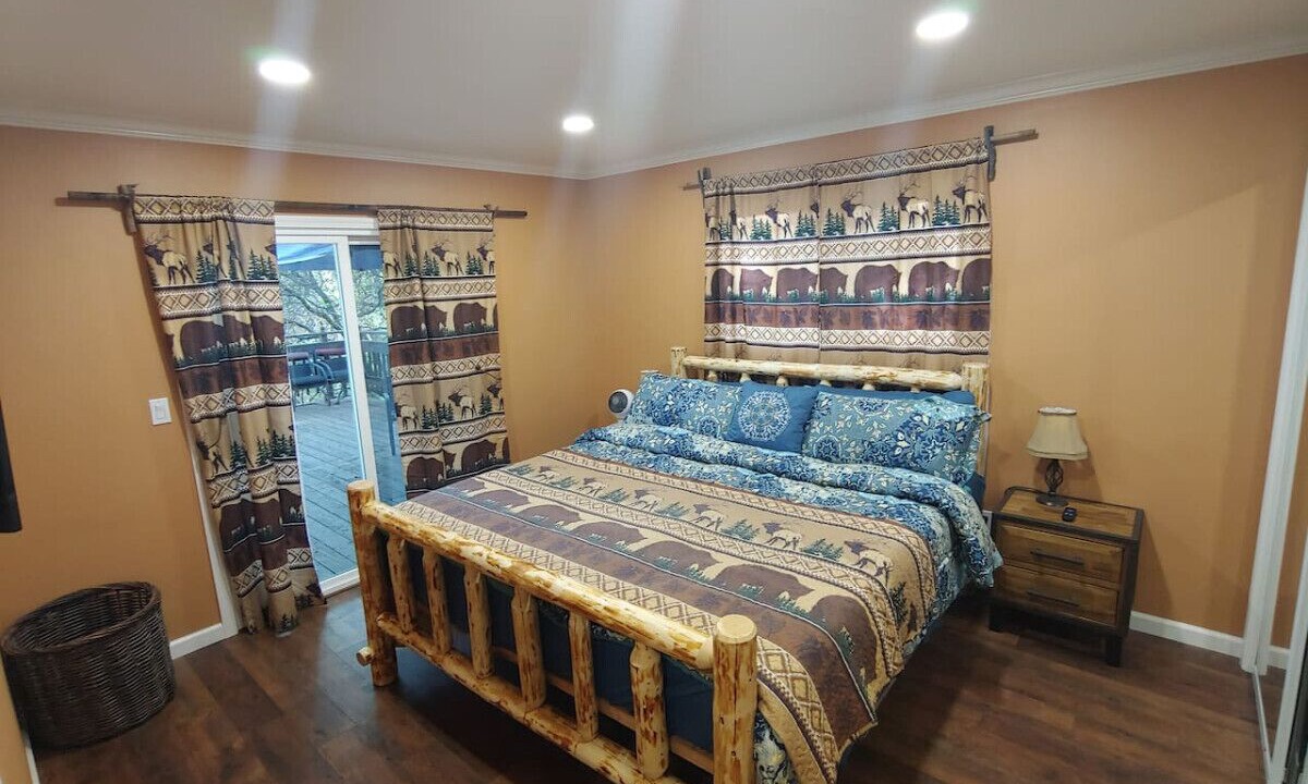 Photo of Bedroom in Groveland