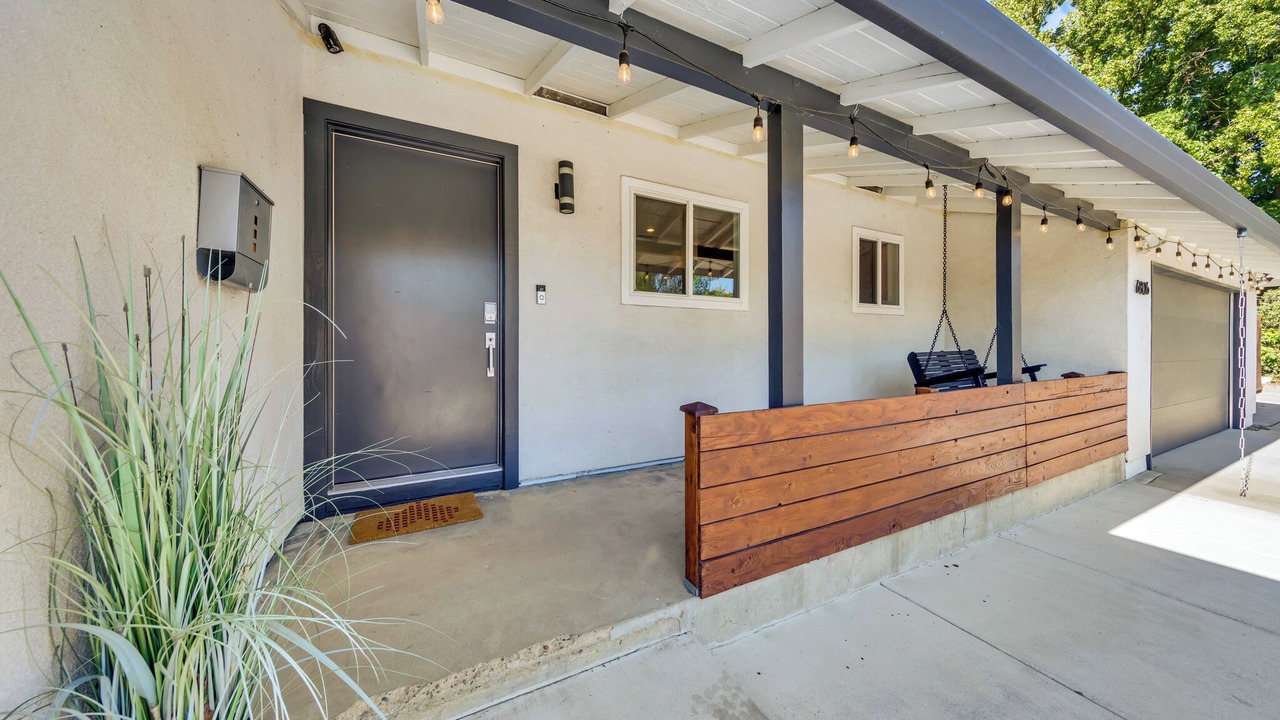 Photo of Patio Balcony in Southwestern Sacramento
