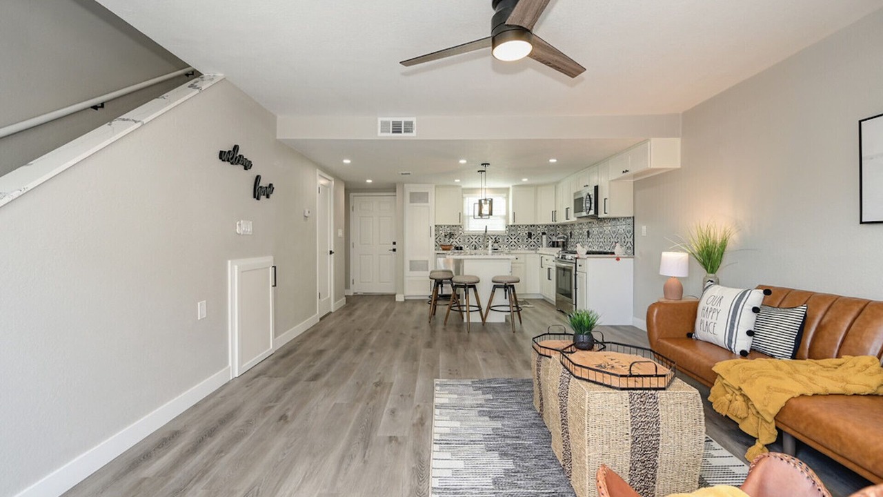 Photo of Livingroom in Foothill Farms