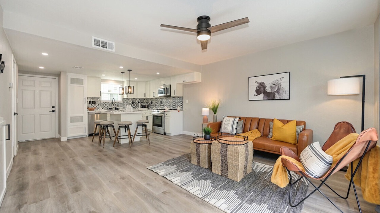 Photo of Livingroom in Foothill Farms