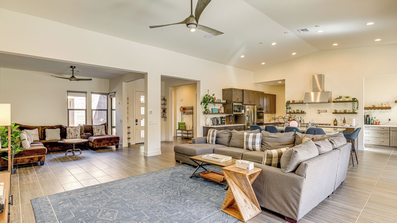 Photo of Livingroom in South Mountain