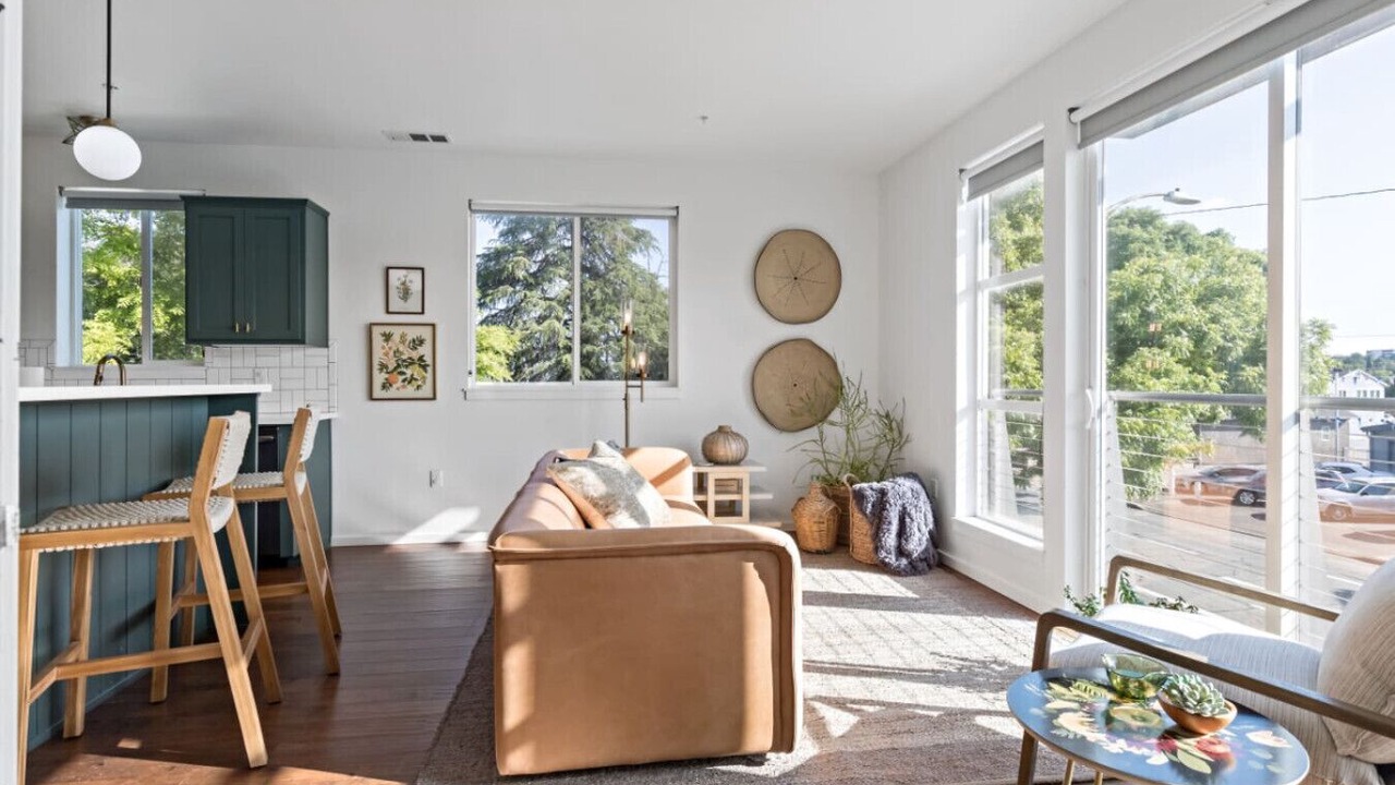 Photo of Livingroom in Downtown