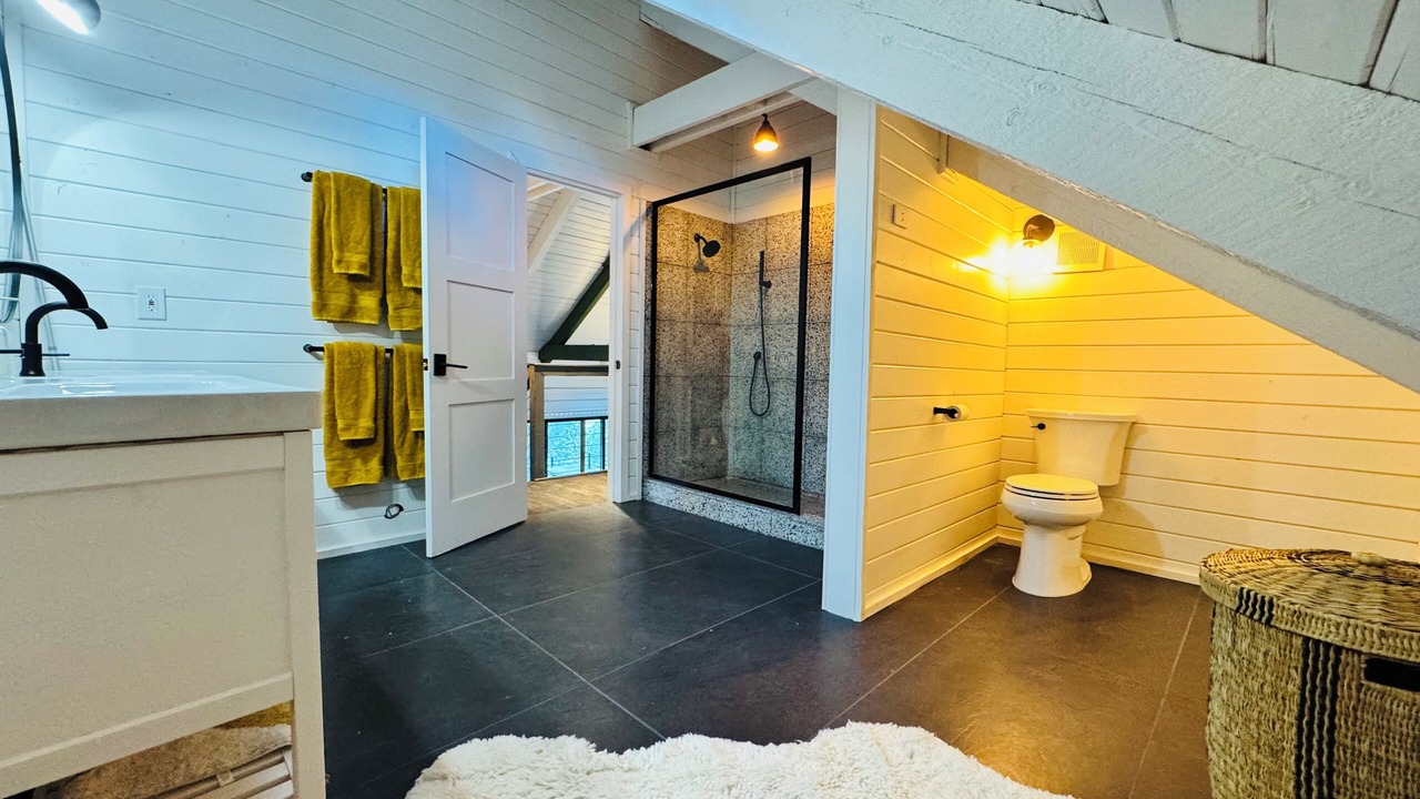 Photo of Bathroom in Cherry