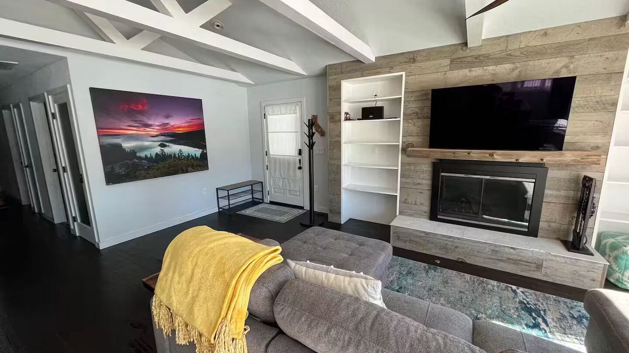 Photo of Livingroom in Tahoe Keys