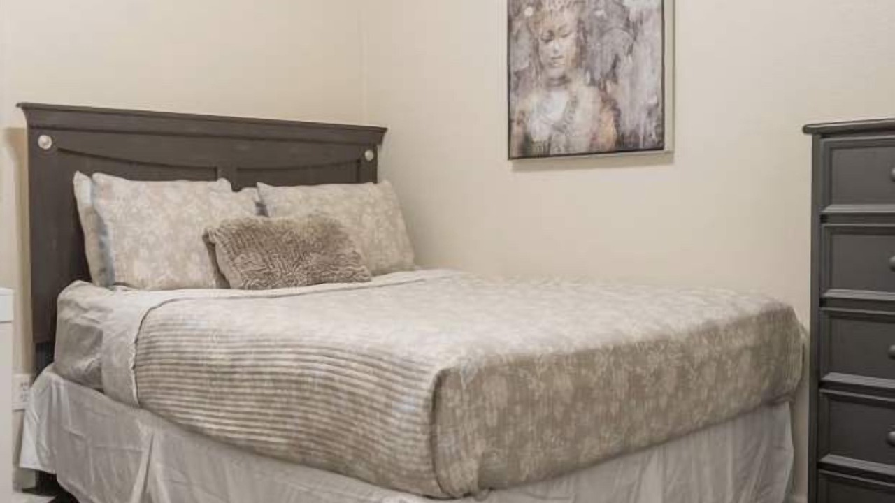 Photo of Bedroom in Sun Groves