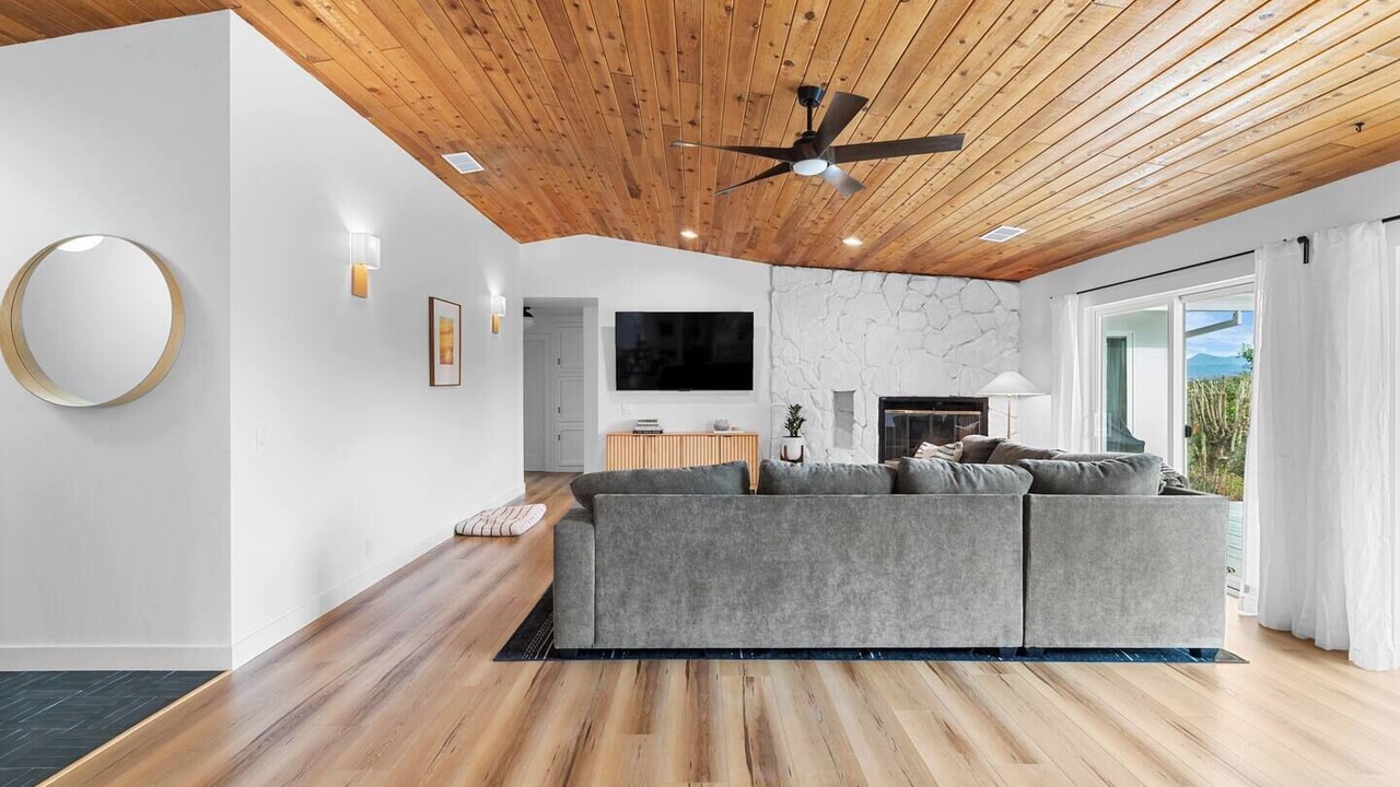Photo of Livingroom in North Hilltop