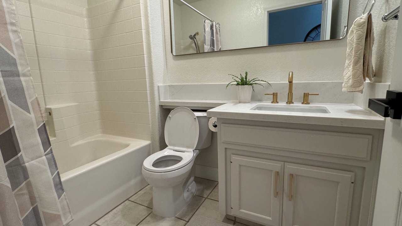 Photo of Bathroom in Raisin