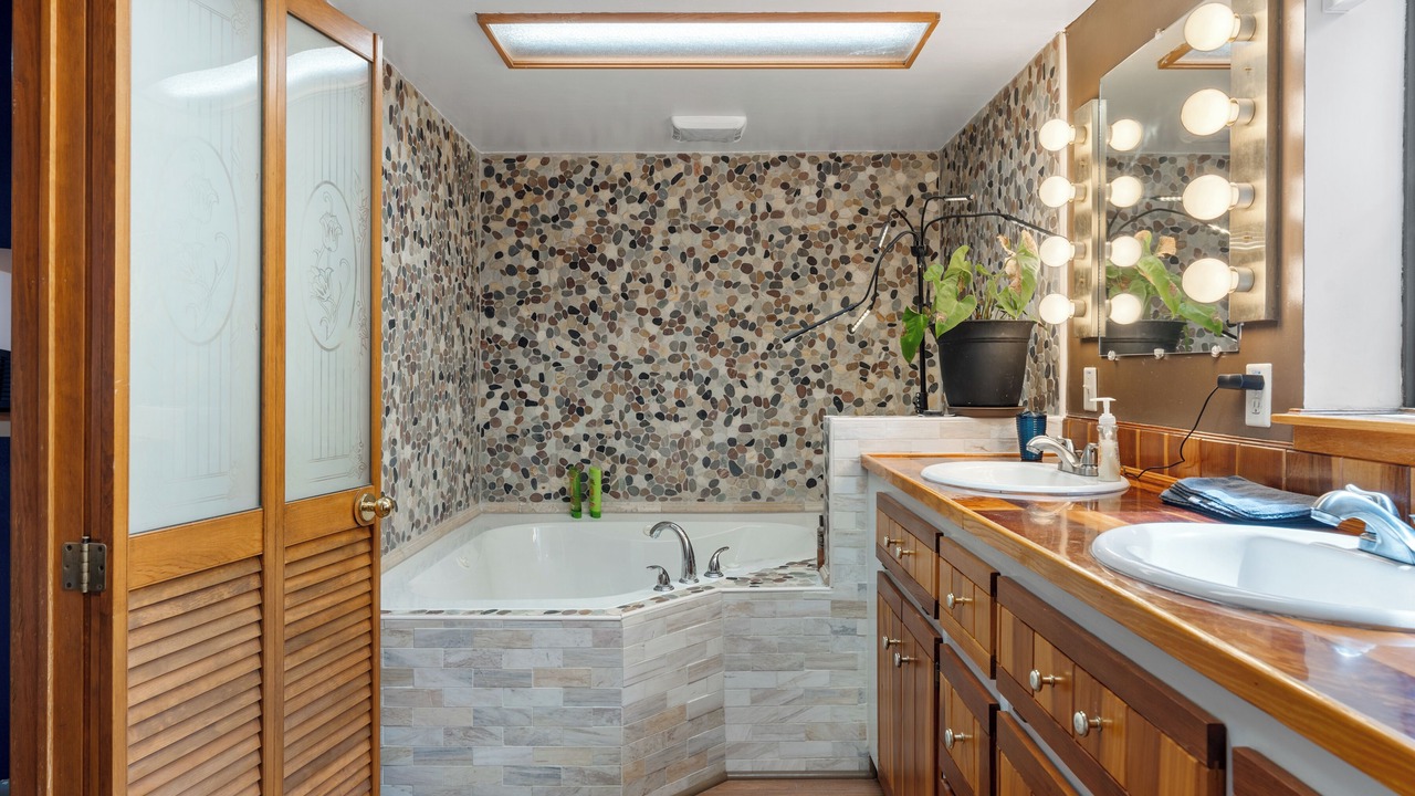 Photo of Bathroom in Williamson