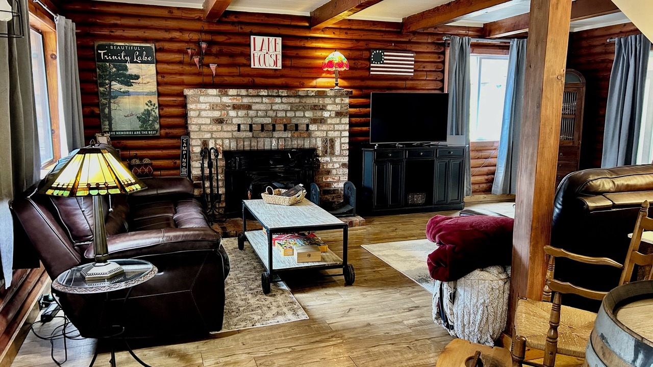 Photo of Livingroom in Trinity Center