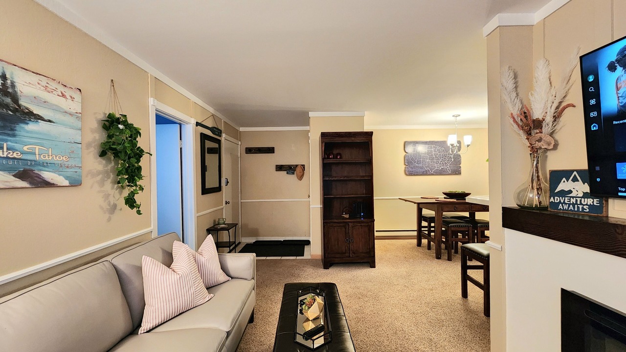 Photo of Livingroom in Tahoya Shores