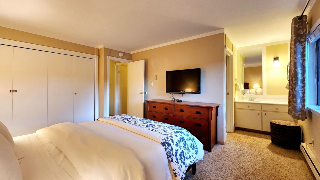 Photo of Bedroom in Tahoya Shores