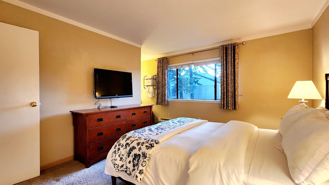 Photo of Bedroom in Tahoya Shores