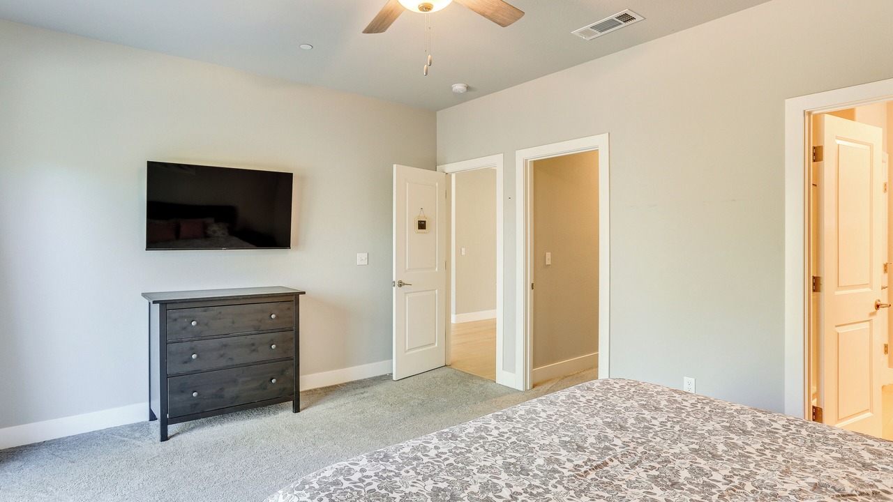 Photo of Bedroom in Shasta Lake