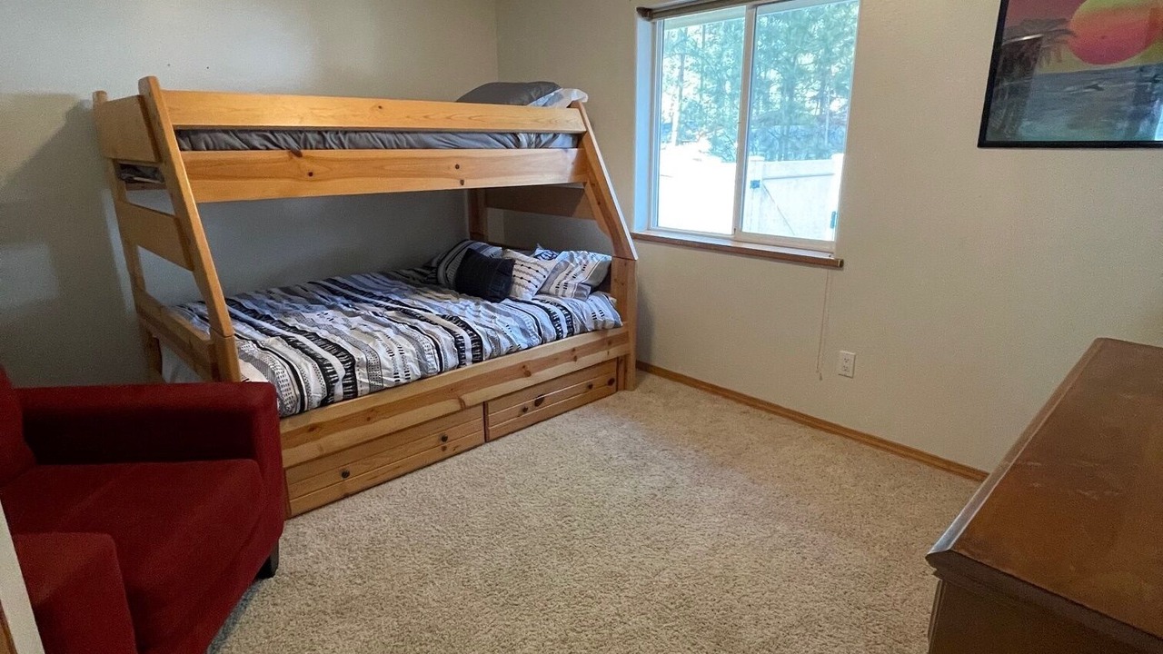 Photo of Bedroom in Deschutes River Woods