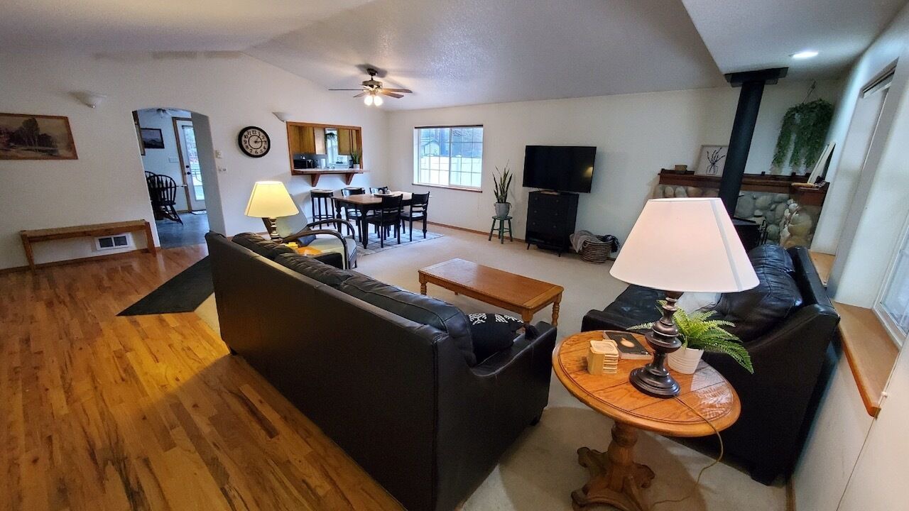 Photo of Livingroom in Deschutes River Woods