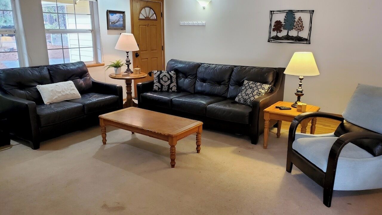 Photo of Livingroom in Deschutes River Woods