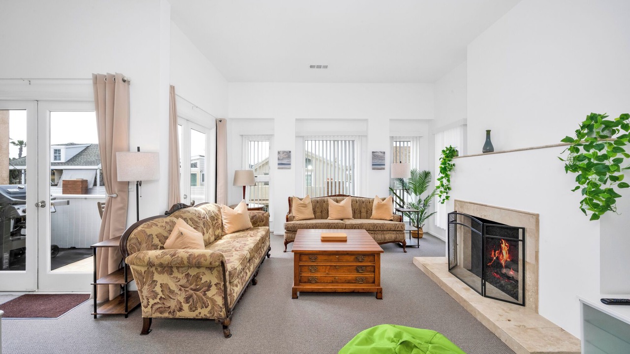 Photo of Livingroom in Newport Shores