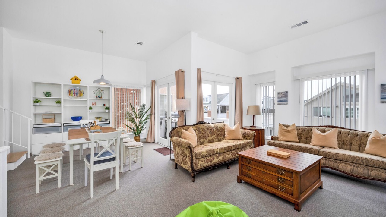 Photo of Livingroom in Newport Shores