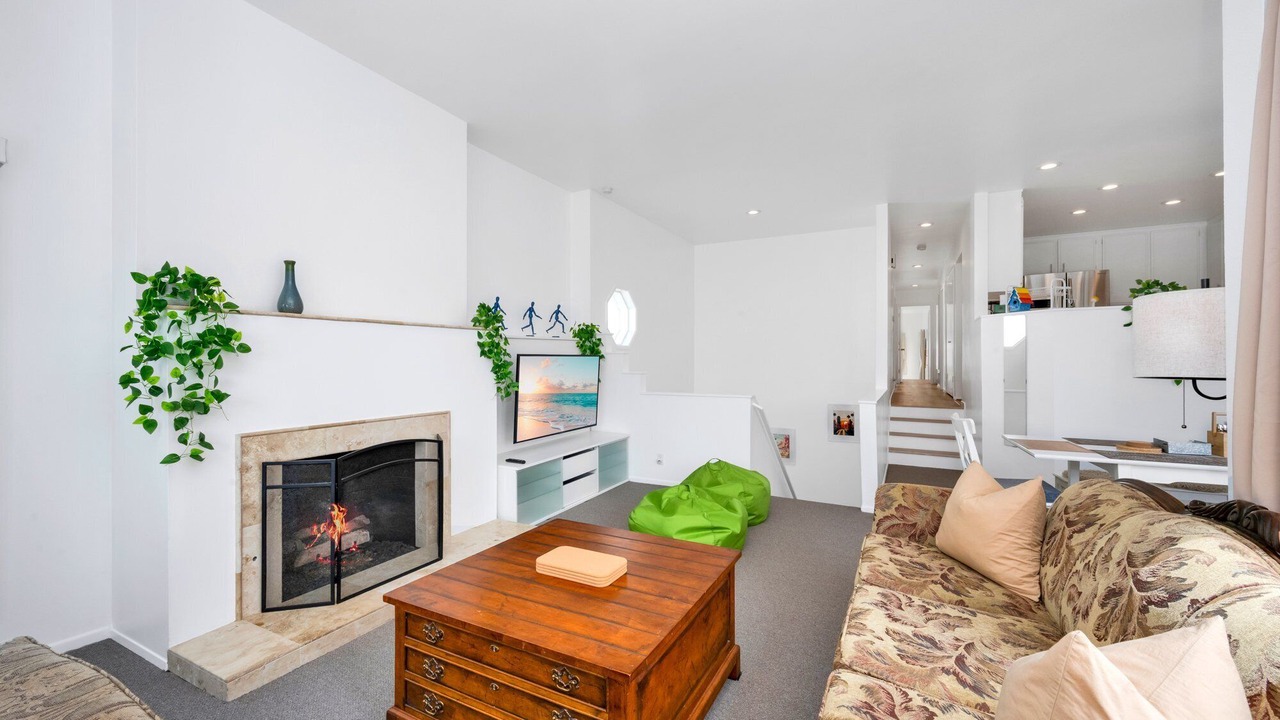 Photo of Livingroom in Newport Shores
