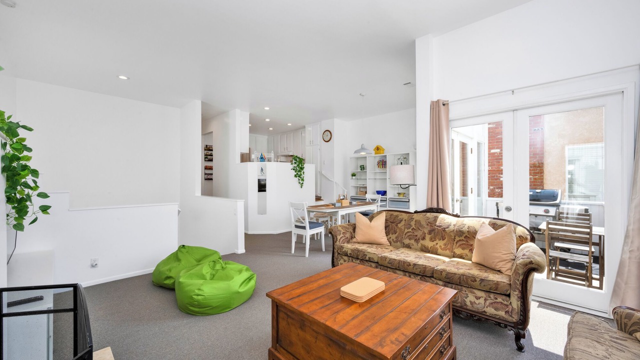 Photo of Livingroom in Newport Shores