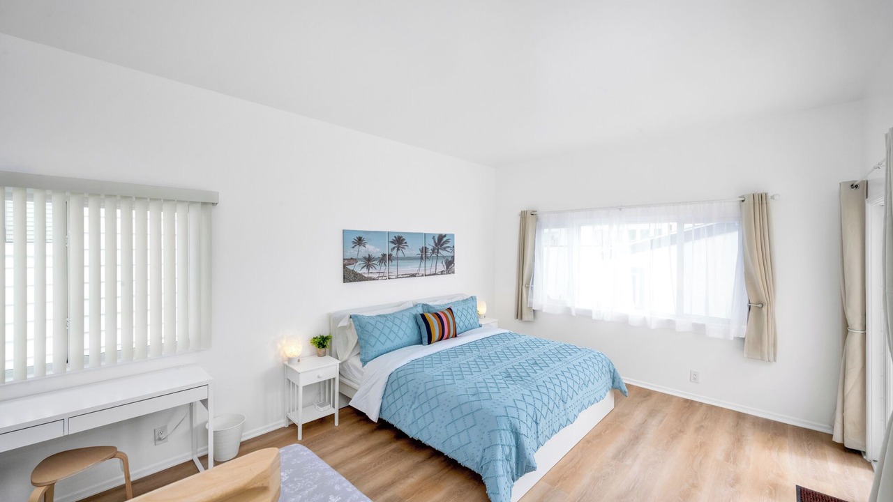 Photo of Bedroom in Newport Shores