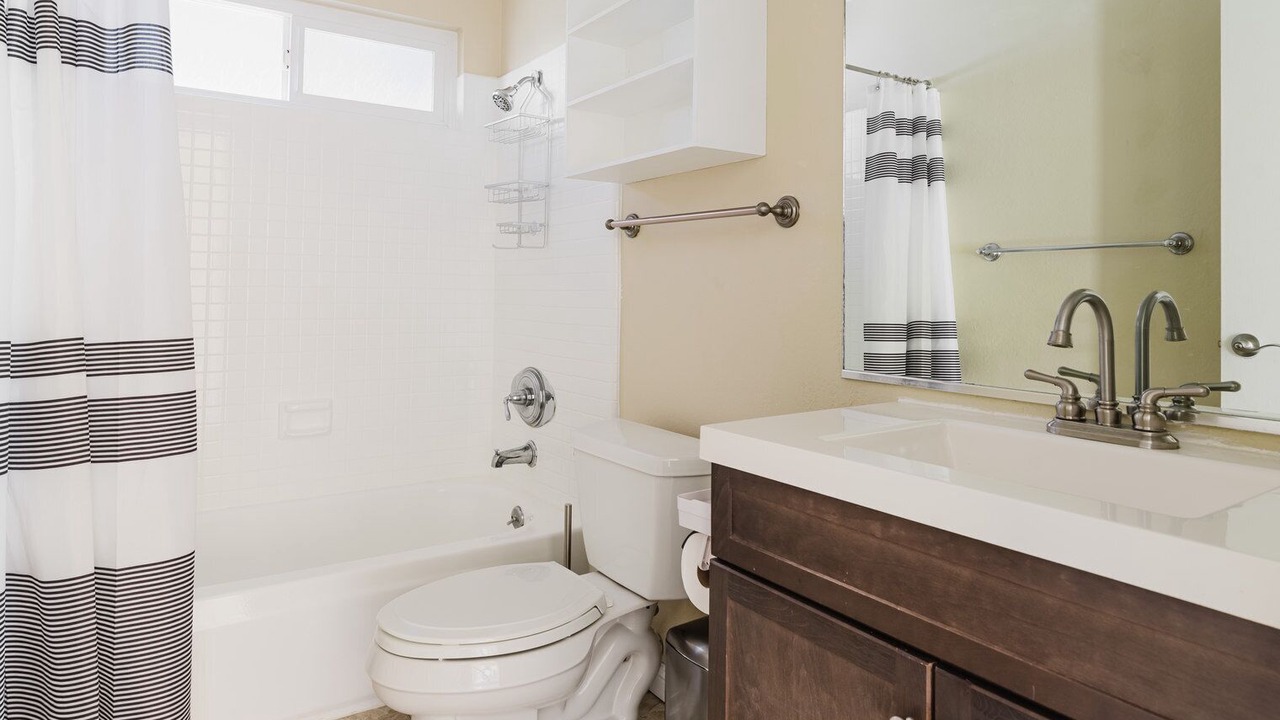 Photo of Bathroom in Central District
