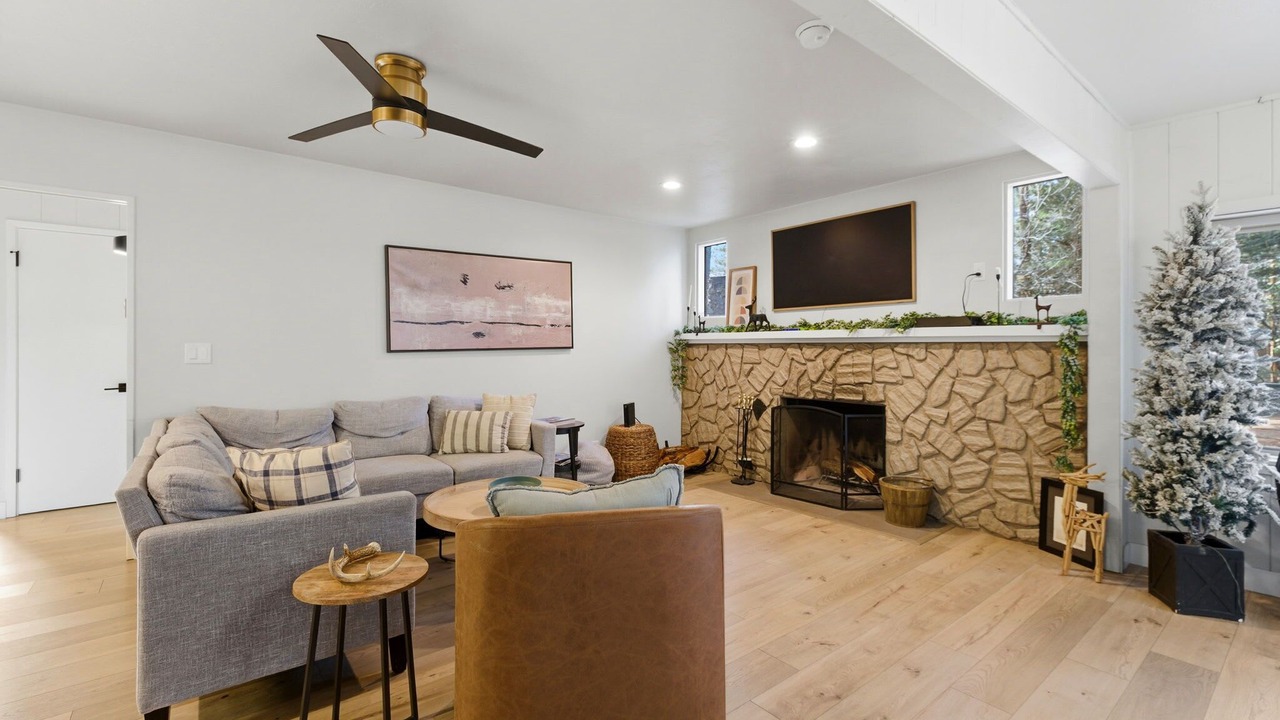 Photo of Livingroom in Groom Creek