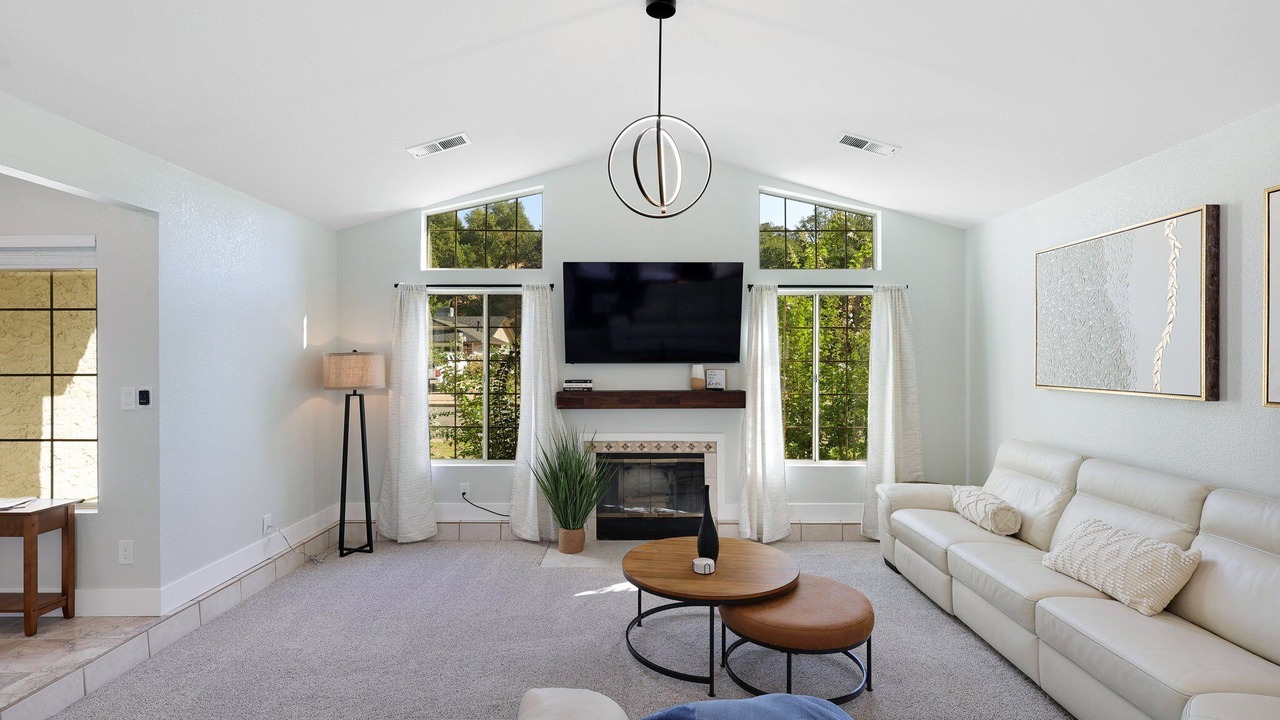 Photo of Livingroom in Redding Highlands