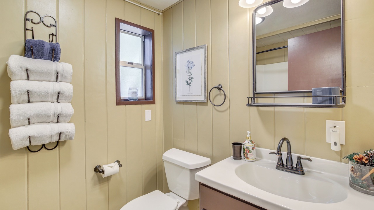 Photo of Bathroom in Blue Jay