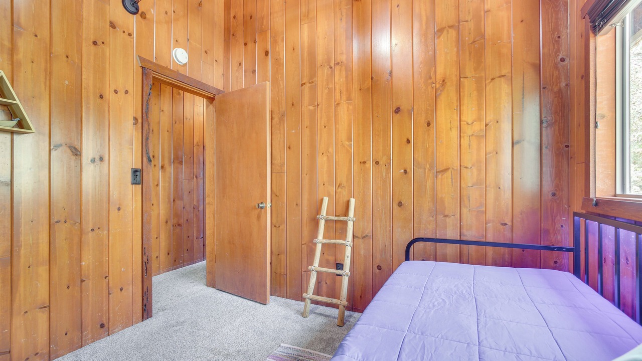 Photo of Bedroom in Blue Jay