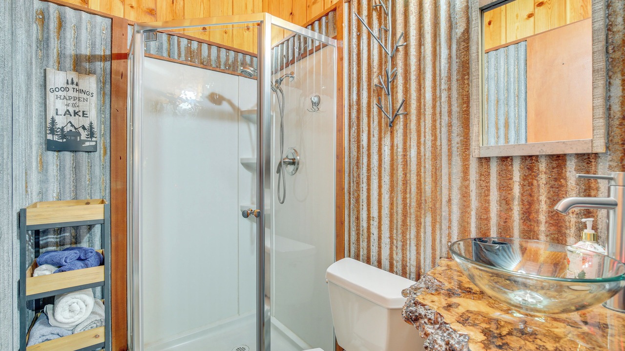 Photo of Bathroom in Blue Jay