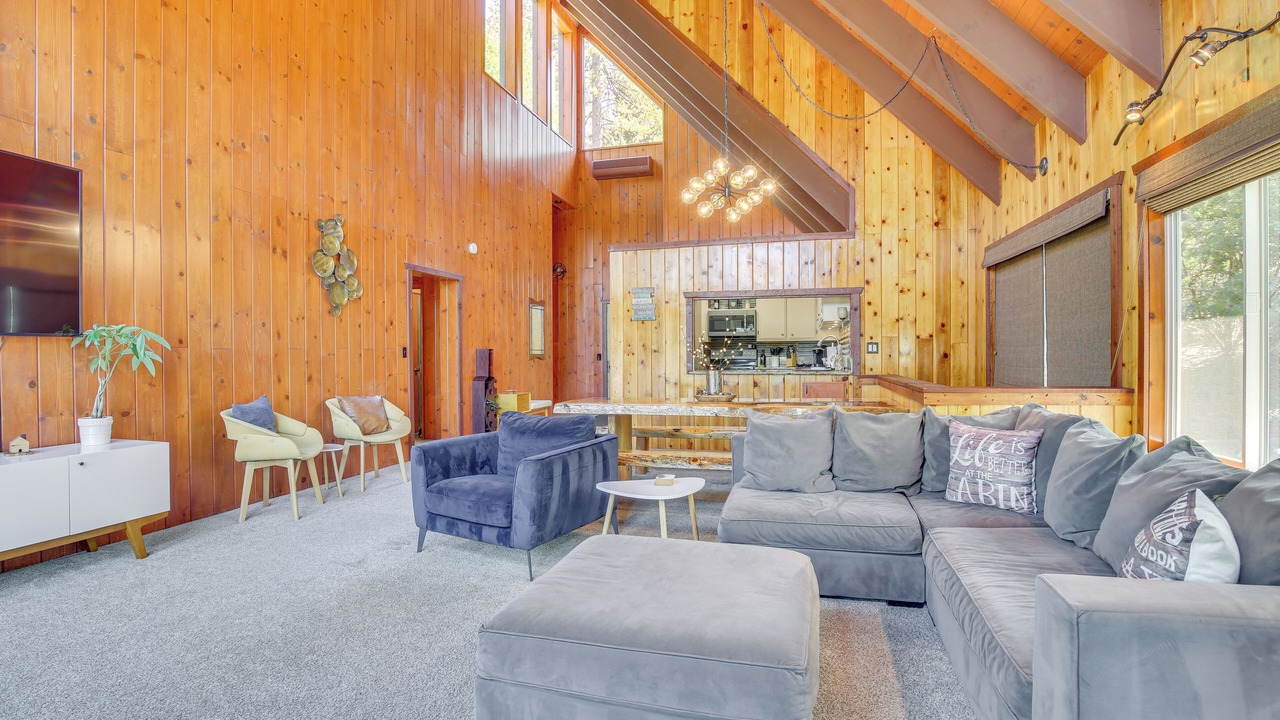 Photo of Livingroom in Blue Jay