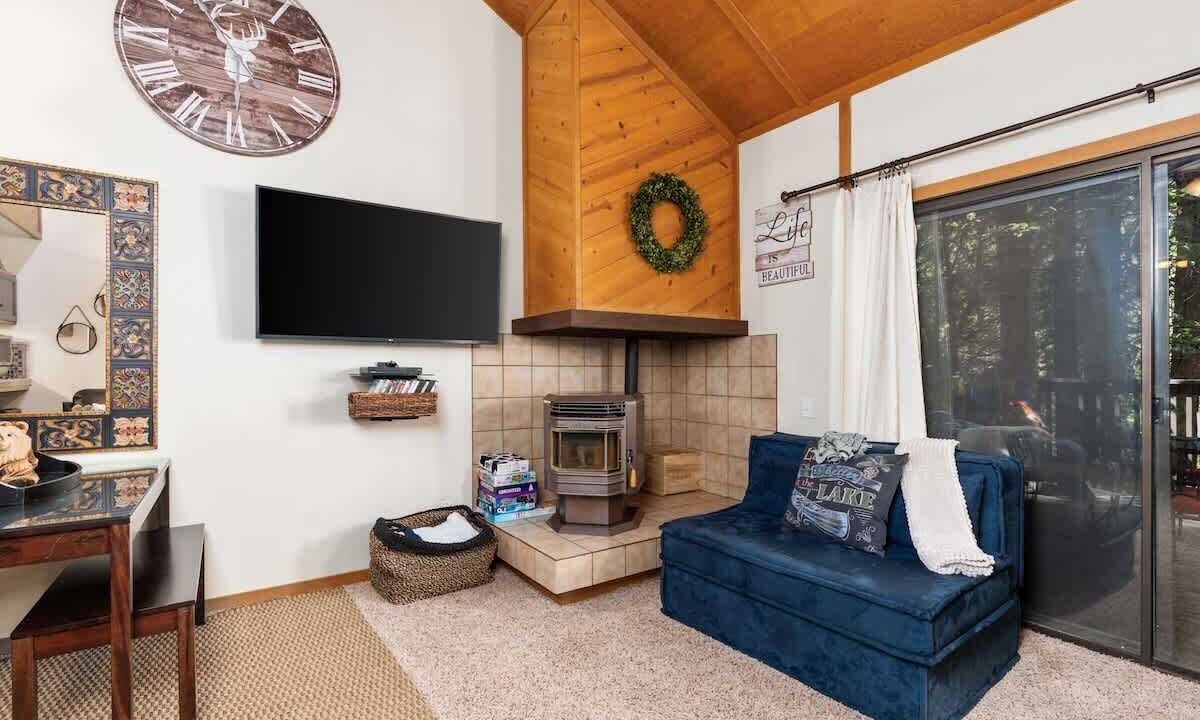 Photo of Livingroom in Shaver Lake