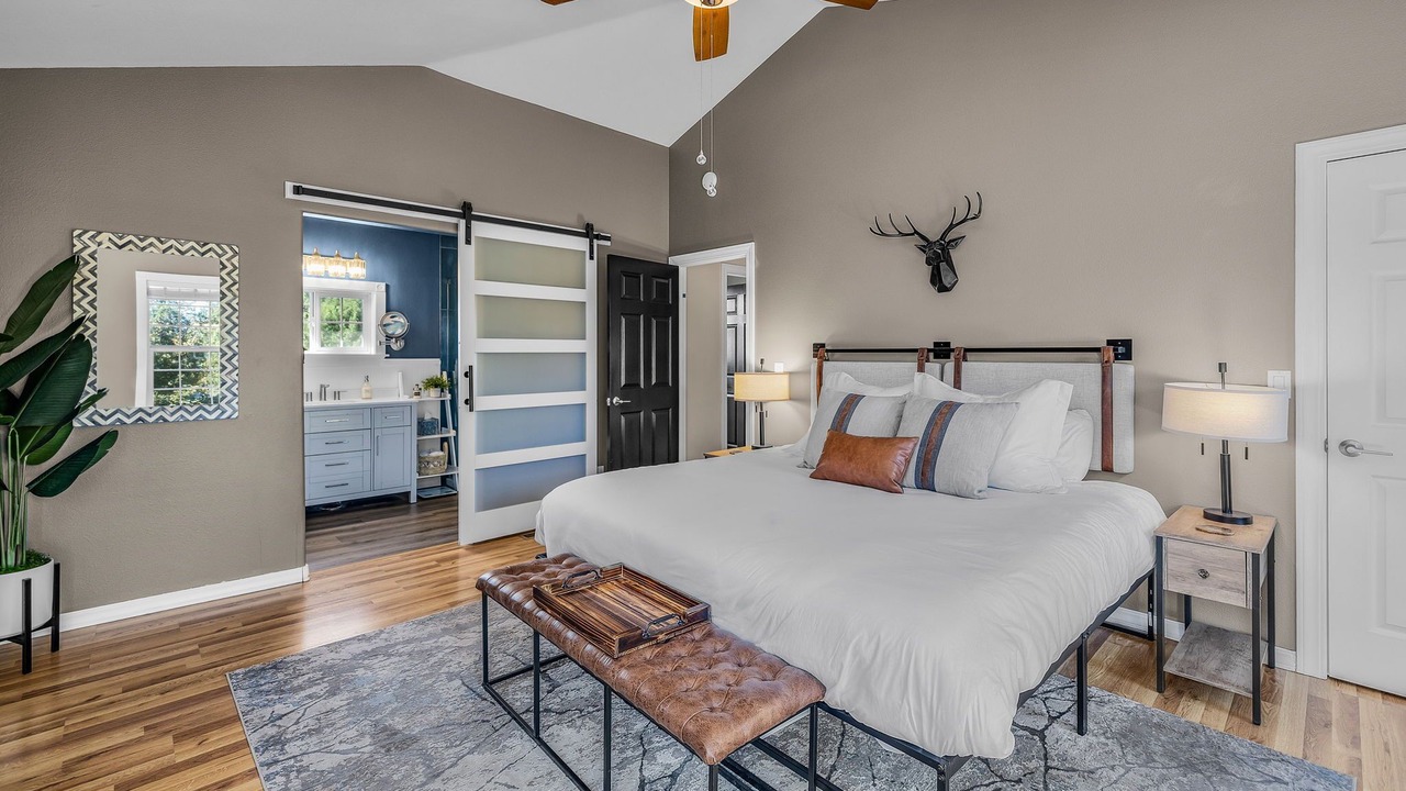 Photo of Livingroom in Old Farm District