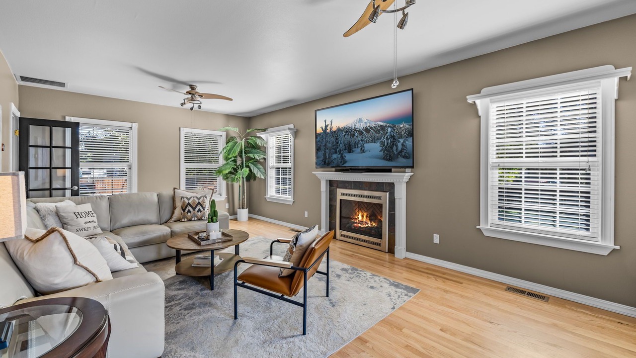Photo of Livingroom in Old Farm District