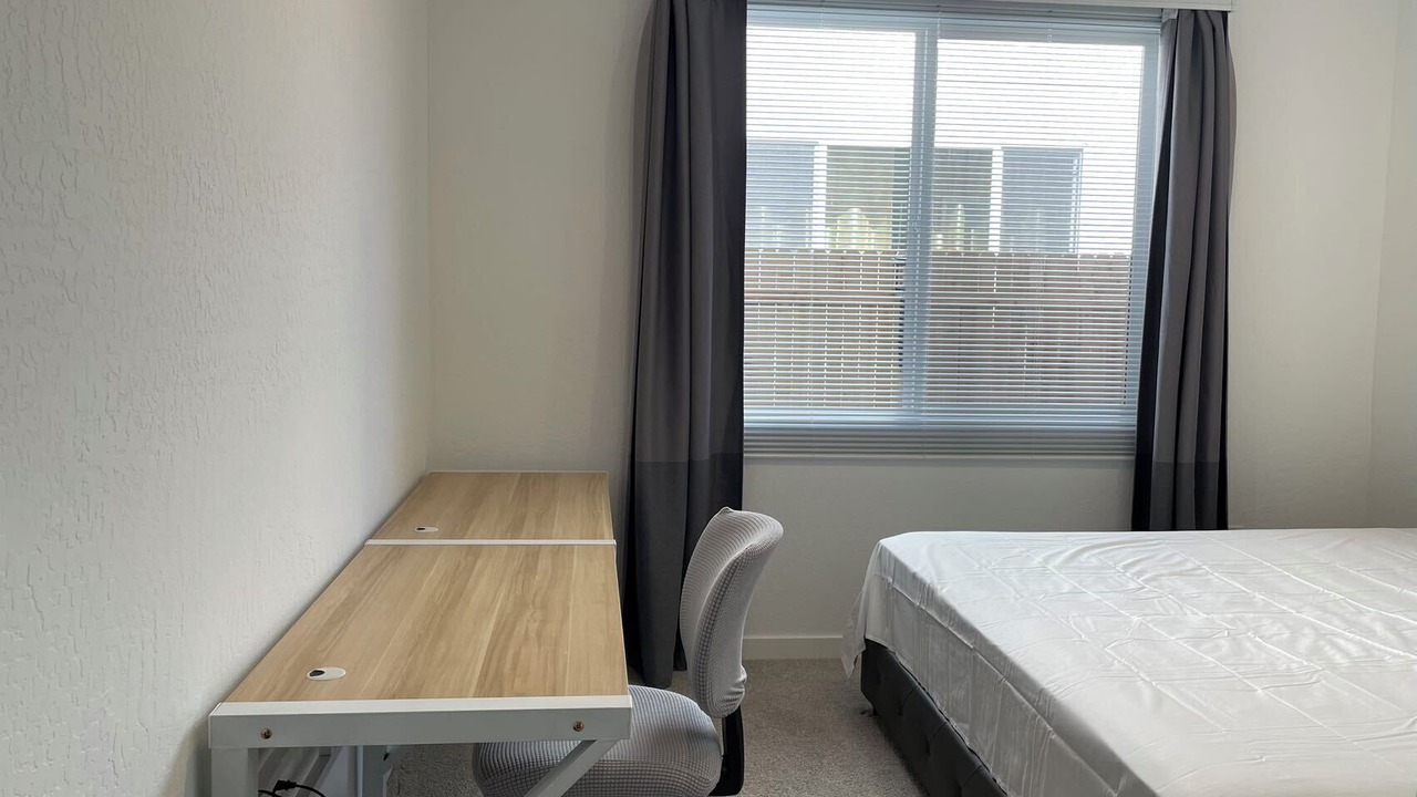 Photo of Bedroom in Raisin