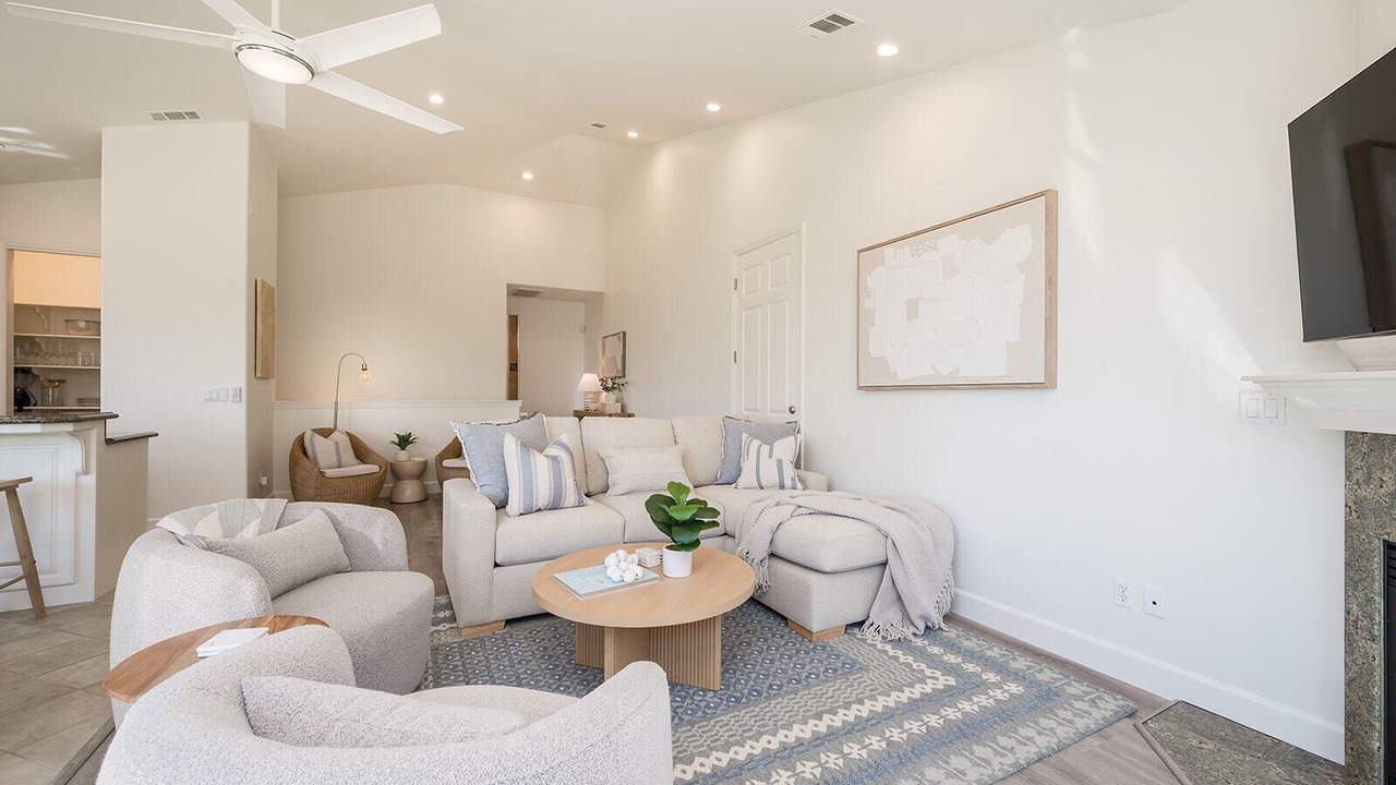 Photo of Livingroom in Downtown