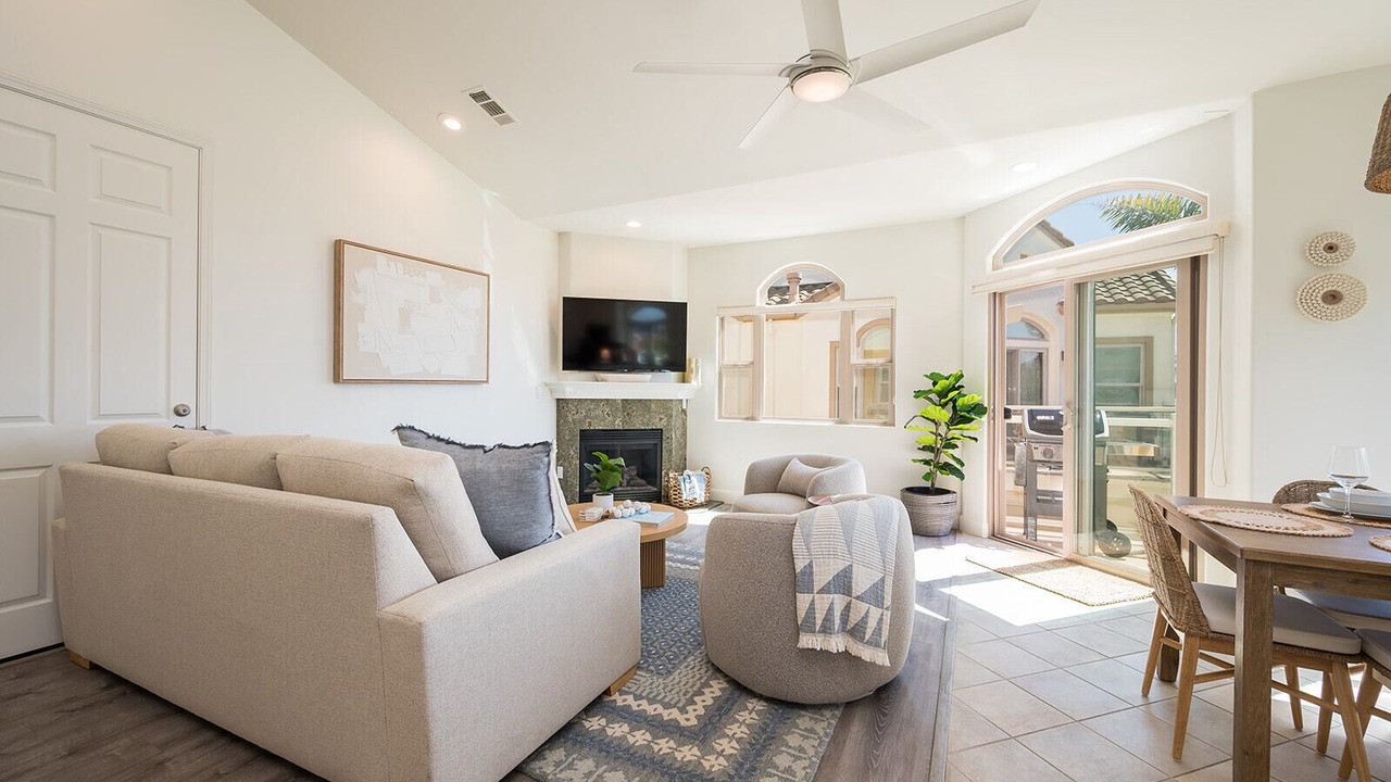 Photo of Livingroom in Downtown