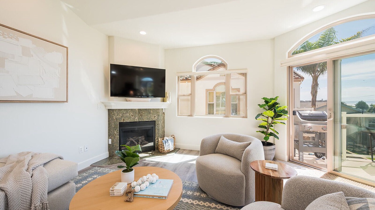 Photo of Livingroom in Downtown