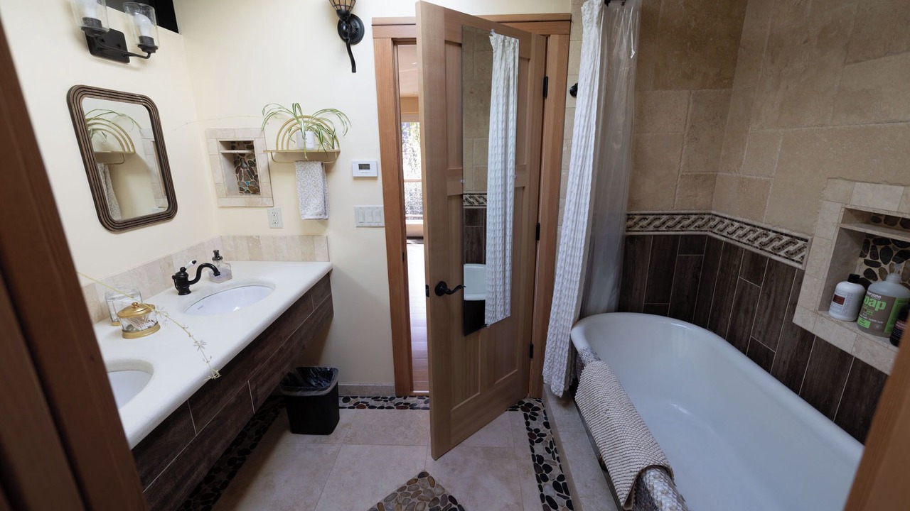 Photo of Bathroom in College Hill