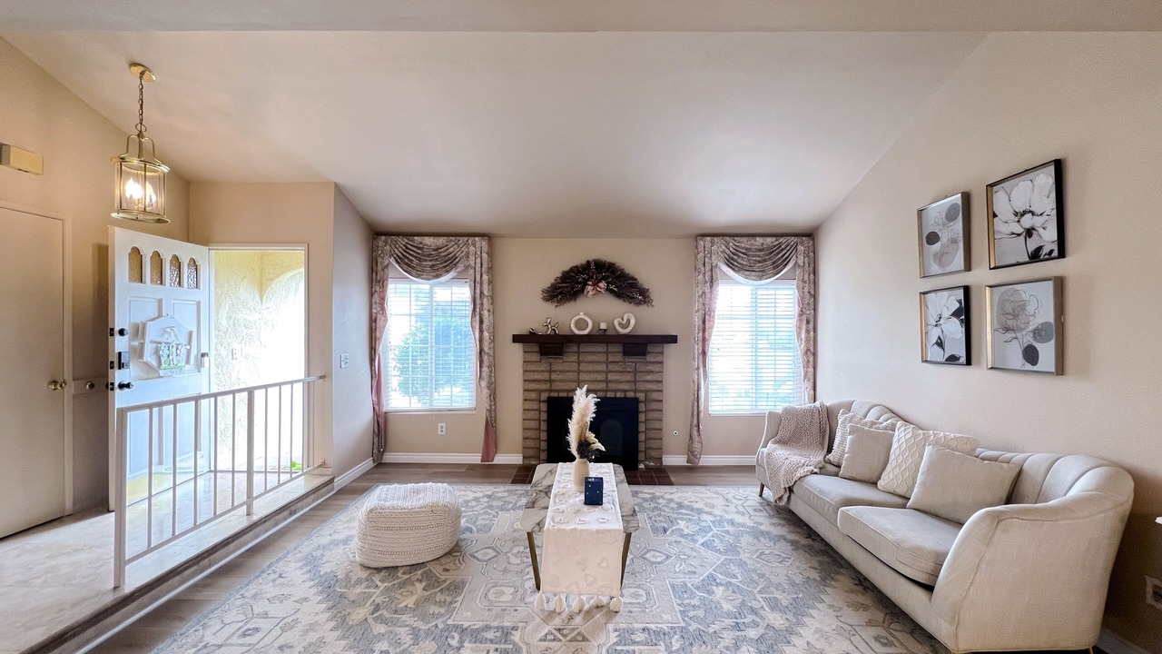 Photo of Livingroom in Azusa