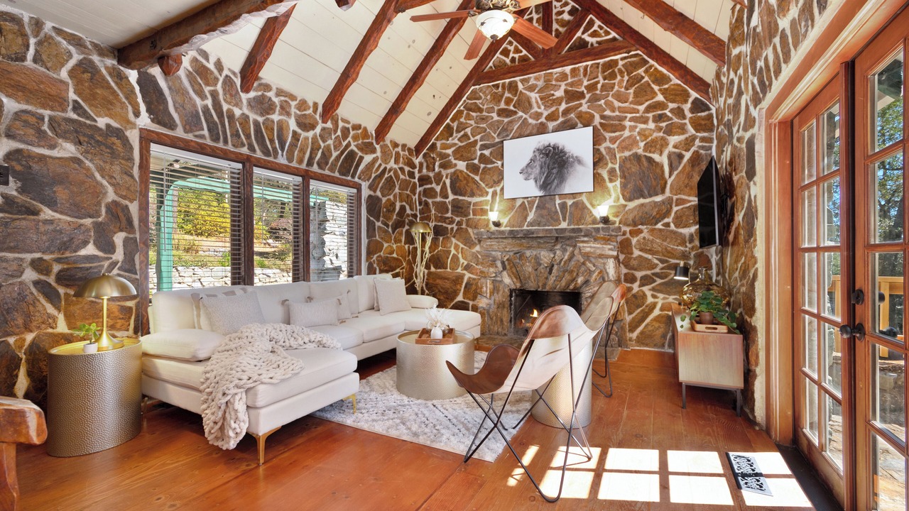 Photo of Livingroom in North Auburn