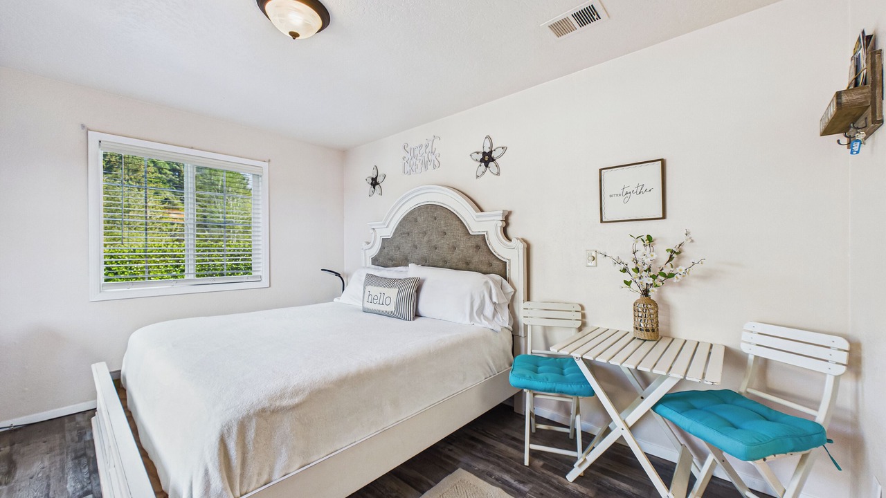 Photo of Bedroom in Humboldt Hill